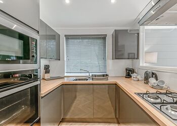 Dove Lodge - Quarry Walk Lodges, Freehay, Cheadle