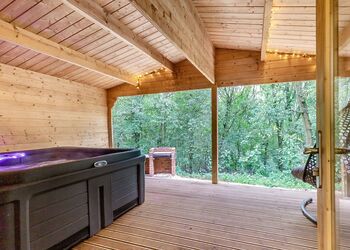 Robin Log Cabin - Quarry Walk Lodges, Freehay, Cheadle