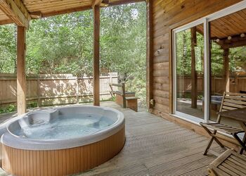 Woodpecker Log Cabin 2 (Pet) - Quarry Walk Lodges, Freehay, Cheadle