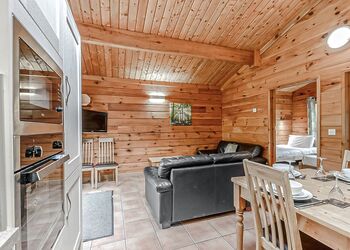 Squirrel Log Cabin 4 (Pet) - Quarry Walk Lodges, Freehay, Cheadle