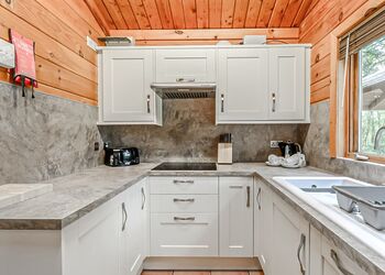 Squirrel Log Cabin 4 (Pet) - Quarry Walk Lodges, Freehay, Cheadle