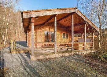 Badger Log Cabin 6 (Pet) - Quarry Walk Lodges, Freehay, Cheadle