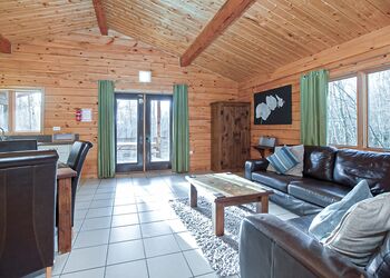 Badger Log Cabin 6 (Pet) - Quarry Walk Lodges, Freehay, Cheadle