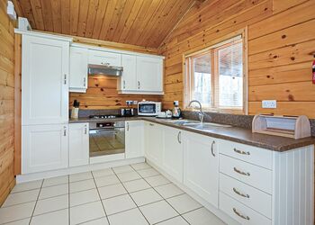 Badger Log Cabin 6 (Pet) - Quarry Walk Lodges, Freehay, Cheadle
