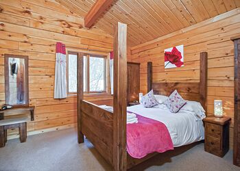 Badger Log Cabin 6 (Pet) - Quarry Walk Lodges, Freehay, Cheadle
