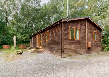 Fox Lodge 4 (Pet) - Quarry Walk Lodges, Freehay, Cheadle