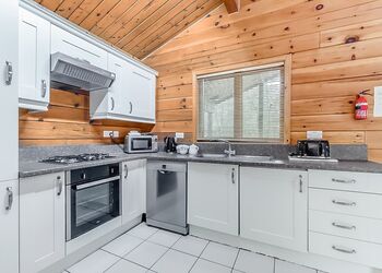 Badger Log Cabin 4 - Quarry Walk Lodges, Freehay, Cheadle