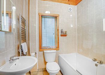 Owl Garden - Quarry Walk Lodges, Freehay, Cheadle