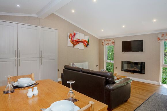 Fox Cub - Quarry Walk Lodges, Freehay, Cheadle