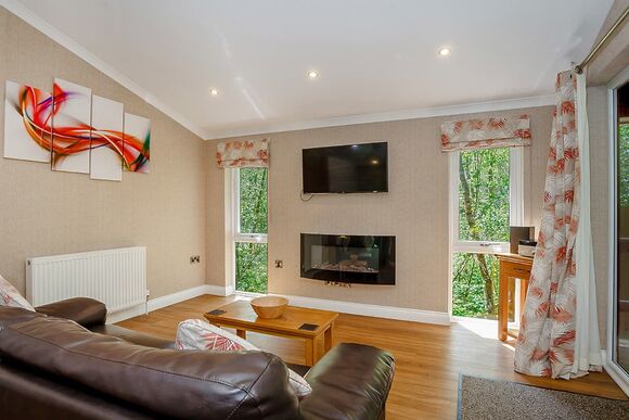 Fox Cub - Quarry Walk Lodges, Freehay, Cheadle