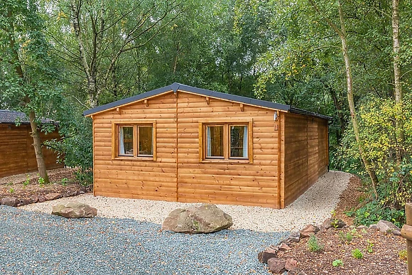 Robin Log Cabin 