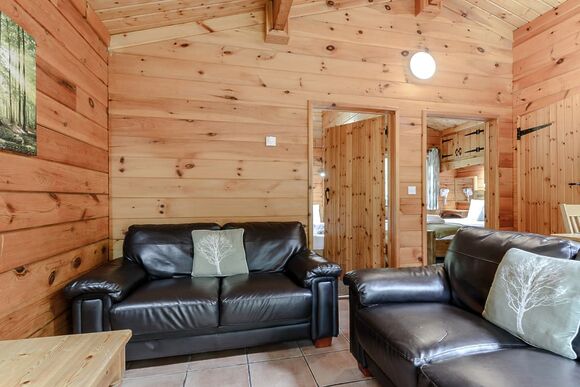 Squirrel Log Cabin 4 (Pet) - Quarry Walk Lodges, Freehay, Cheadle