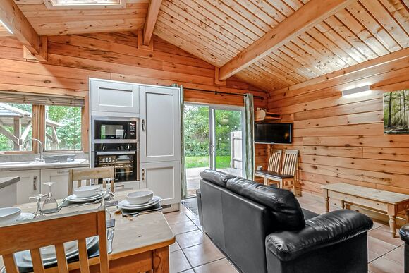 Squirrel Log Cabin 4 (Pet) - Quarry Walk Lodges, Freehay, Cheadle