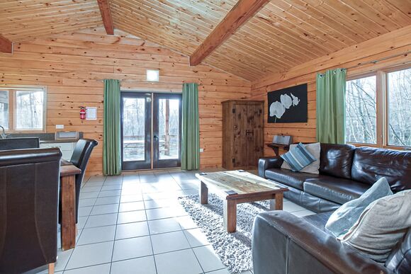 Badger Log Cabin 6 (Pet) - Quarry Walk Lodges, Freehay, Cheadle