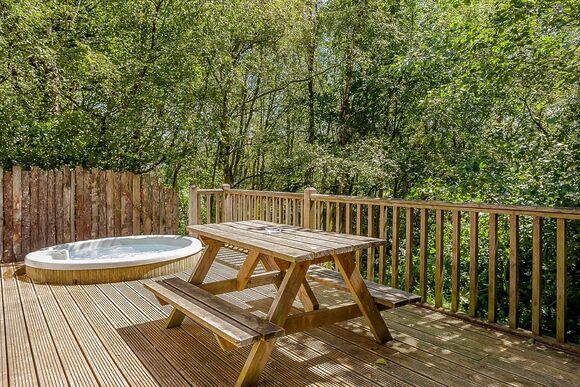 Squirrel Log Cabin 4 - Quarry Walk Lodges, Freehay, Cheadle