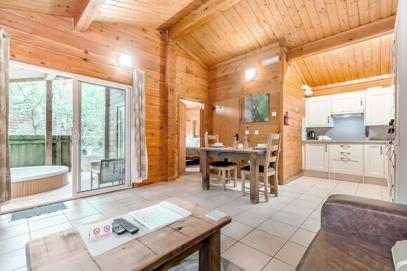 Woodpecker Log Cabin 2 - Quarry Walk Lodges, Freehay, Cheadle