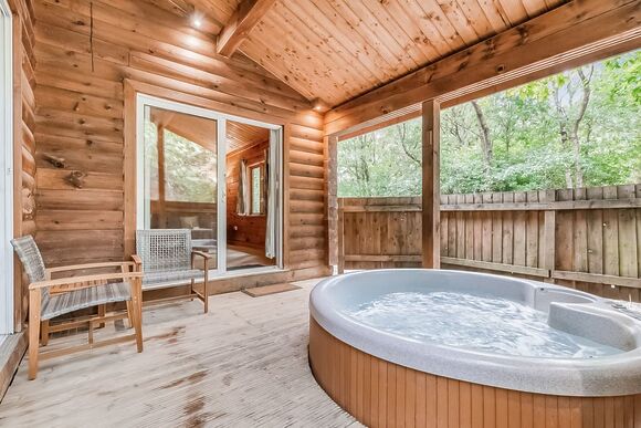 Woodpecker Log Cabin 2 - Quarry Walk Lodges, Freehay, Cheadle