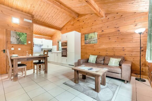 Woodpecker Log Cabin 2 - Quarry Walk Lodges, Freehay, Cheadle