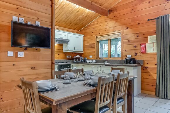 Badger Log Cabin 6 - Quarry Walk Lodges, Freehay, Cheadle