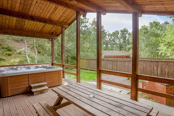 Badger Plus 6 - Quarry Walk Lodges, Freehay, Cheadle