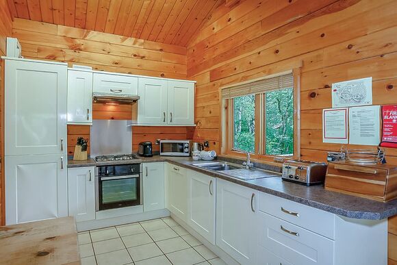 Badger Plus 6 - Quarry Walk Lodges, Freehay, Cheadle