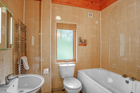 Badger Plus 6 - Quarry Walk Lodges, Freehay, Cheadle