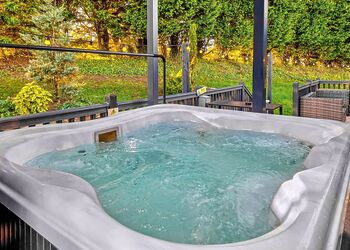 Spa Oasis - Raywell Hall Country Lodges, Raywell, Beverley