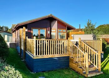 Sunrise Spa - Raywell Hall Country Lodges, Raywell, Beverley