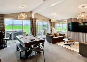 Spa Freedom - Raywell Hall Country Lodges, Raywell, Beverley