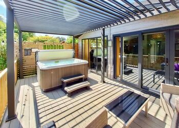 Spa Escape (Pet Garden & EV charger) - Raywell Hall Country Lodges, Raywell, Beverley