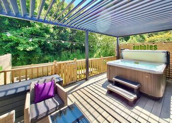 Spa Escape (Pet Garden & EV charger) - Raywell Hall Country Lodges, Raywell, Beverley