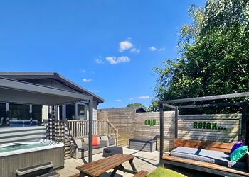 Spa Radiance (EV charger) - Raywell Hall Country Lodges, Raywell, Beverley