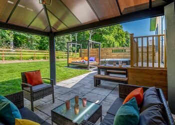 Woodside Spa - Raywell Hall Country Lodges, Raywell, Beverley