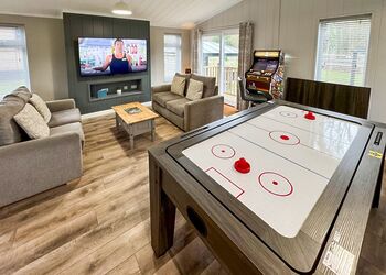 Woodside Spa - Raywell Hall Country Lodges, Raywell, Beverley