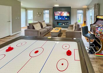 Woodside Spa - Raywell Hall Country Lodges, Raywell, Beverley