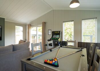 Dreamwood Spa - Raywell Hall Country Lodges, Raywell, Beverley