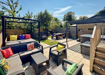 Spa Jubilation (Pet Garden) - Raywell Hall Country Lodges, Raywell, Beverley
