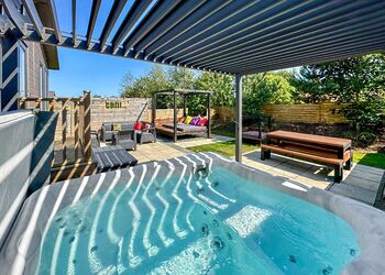 Spa Jubilation (Pet Garden) - Raywell Hall Country Lodges, Raywell, Beverley