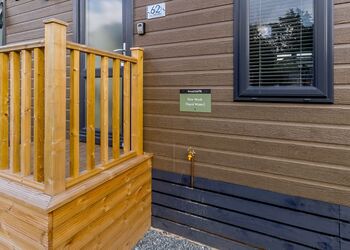 Spa Jubilation (Pet Garden) - Raywell Hall Country Lodges, Raywell, Beverley