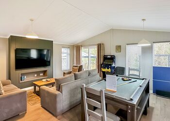 Spa Jubilation (Pet Garden) - Raywell Hall Country Lodges, Raywell, Beverley