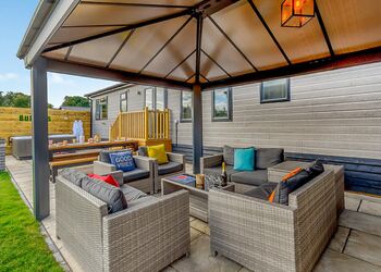 Spa Utopia - Raywell Hall Country Lodges, Raywell, Beverley