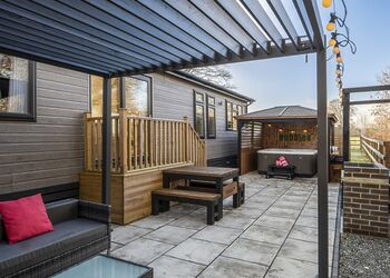 Spa Ovation - Raywell Hall Country Lodges, Raywell, Beverley