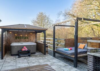 Spa Ovation - Raywell Hall Country Lodges, Raywell, Beverley