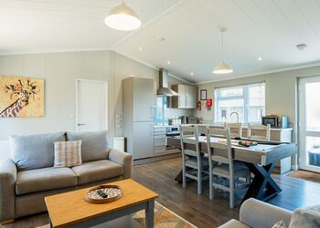 Spa Ovation - Raywell Hall Country Lodges, Raywell, Beverley