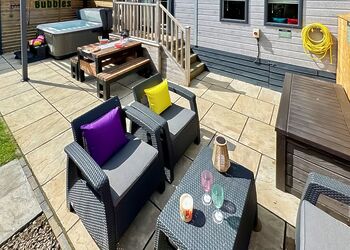 Twilight Spa (Pet Garden) - Raywell Hall Country Lodges, Raywell, Beverley