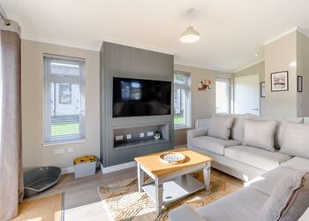 Twilight Spa (Pet Garden) - Raywell Hall Country Lodges, Raywell, Beverley