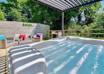 Springwood Spa - Raywell Hall Country Lodges, Raywell, Beverley