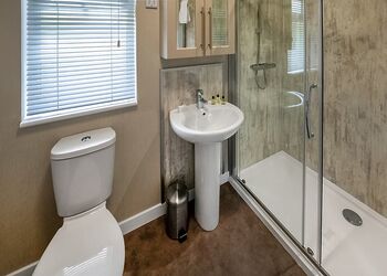 Springwood Spa - Raywell Hall Country Lodges, Raywell, Beverley