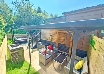 Spa Castaway (Pet Garden) - Raywell Hall Country Lodges, Raywell, Beverley