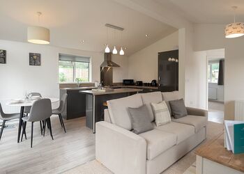 Spa Dreamaway (Pet Garden) - Raywell Hall Country Lodges, Raywell, Beverley